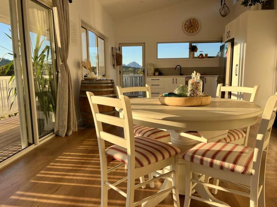 Viola - Seaside Retreat Villa โคลส์เบย์ ภายนอก รูปภาพ