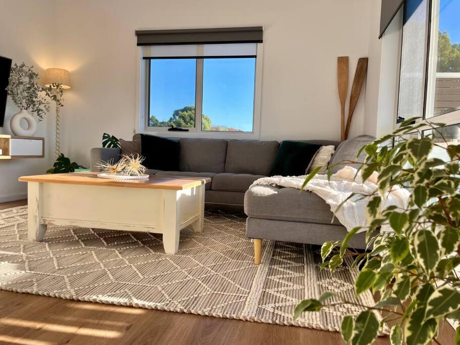 Viola - Seaside Retreat Villa โคลส์เบย์ ภายนอก รูปภาพ