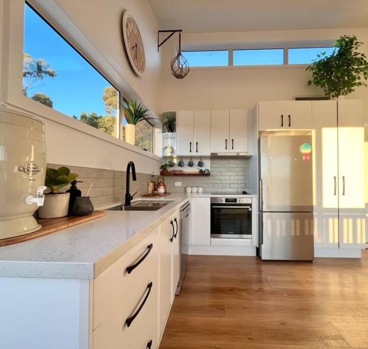 Viola - Seaside Retreat Villa โคลส์เบย์ ภายนอก รูปภาพ