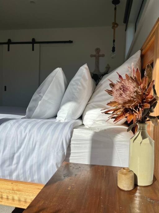 Viola - Seaside Retreat Villa โคลส์เบย์ ภายนอก รูปภาพ