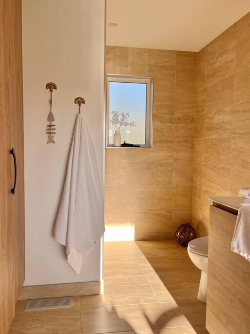 Viola - Seaside Retreat Villa โคลส์เบย์ ภายนอก รูปภาพ