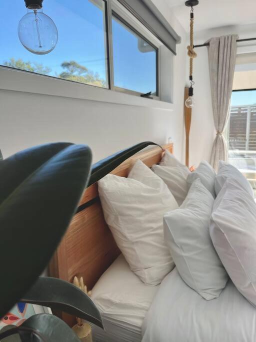 Viola - Seaside Retreat Villa โคลส์เบย์ ภายนอก รูปภาพ