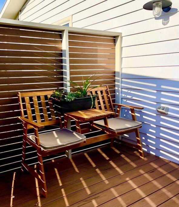 Viola - Seaside Retreat Villa โคลส์เบย์ ภายนอก รูปภาพ
