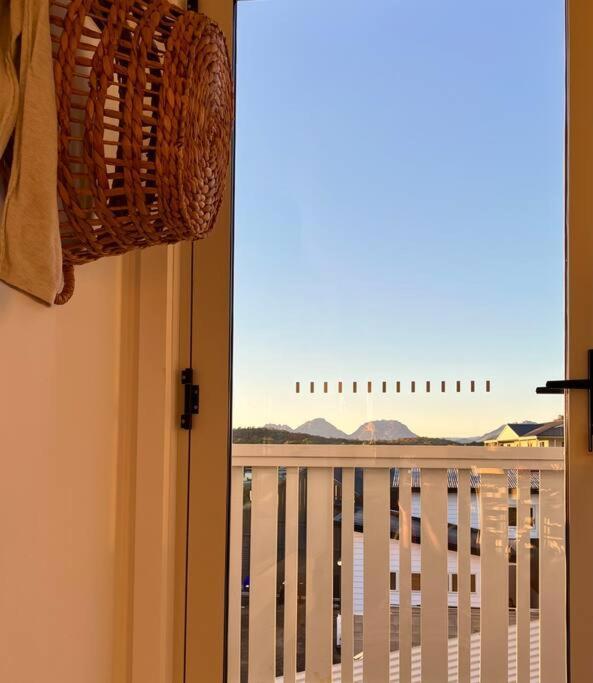 Viola - Seaside Retreat Villa โคลส์เบย์ ภายนอก รูปภาพ