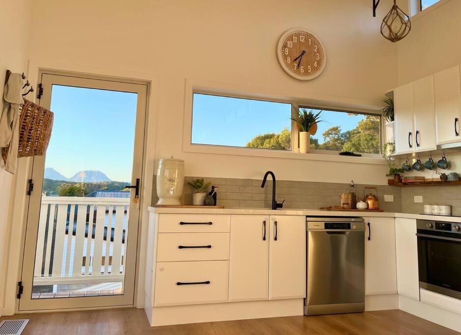 Viola - Seaside Retreat Villa โคลส์เบย์ ภายนอก รูปภาพ
