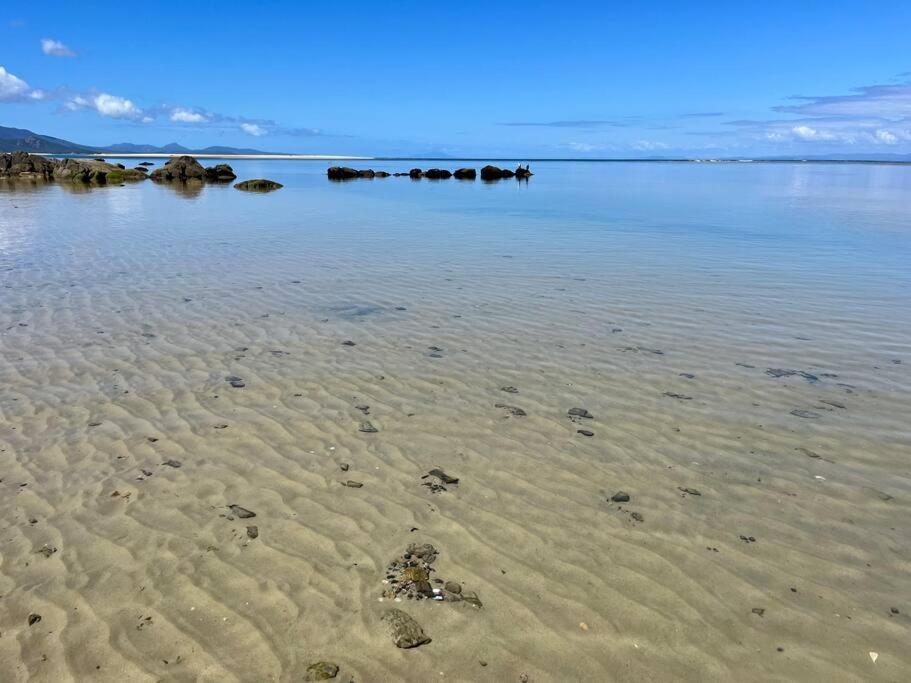 Viola - Seaside Retreat Villa โคลส์เบย์ ภายนอก รูปภาพ